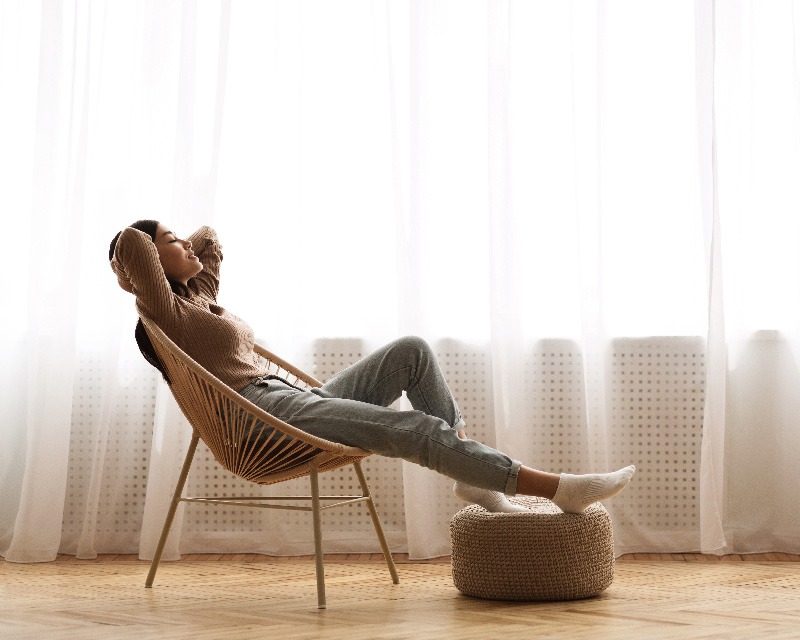 Young woman feeling calm and relaxed because of neurofeedback therapy